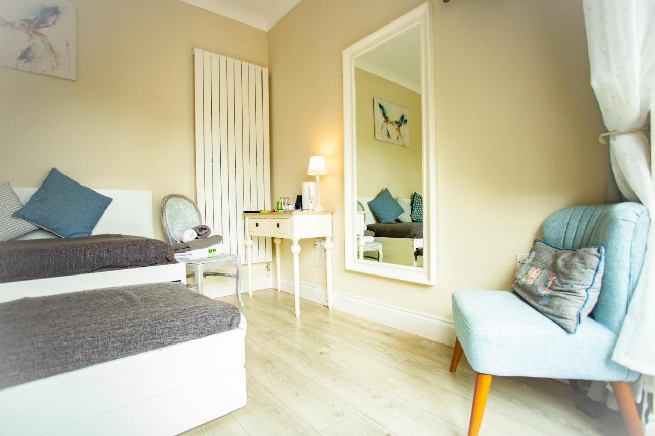 Accommodation Bristol Airport Redhill  Экстерьер фото